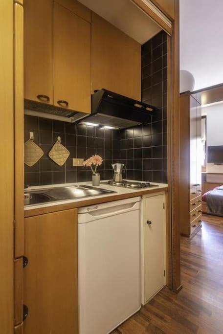 Osti 3 Beautifully Furnished Appartement Milaan Buitenkant foto